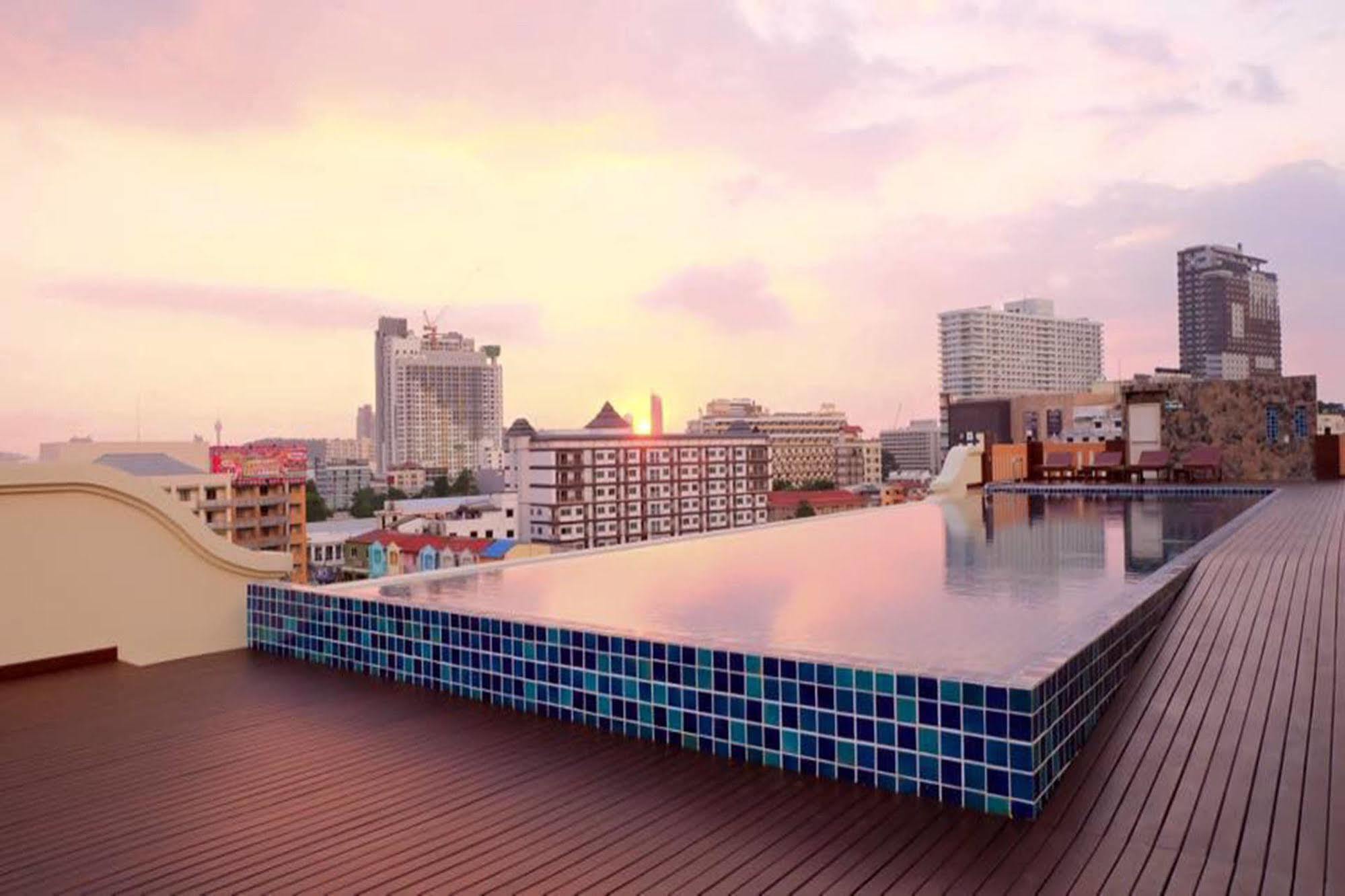 D Hotel Pattaya Extérieur photo