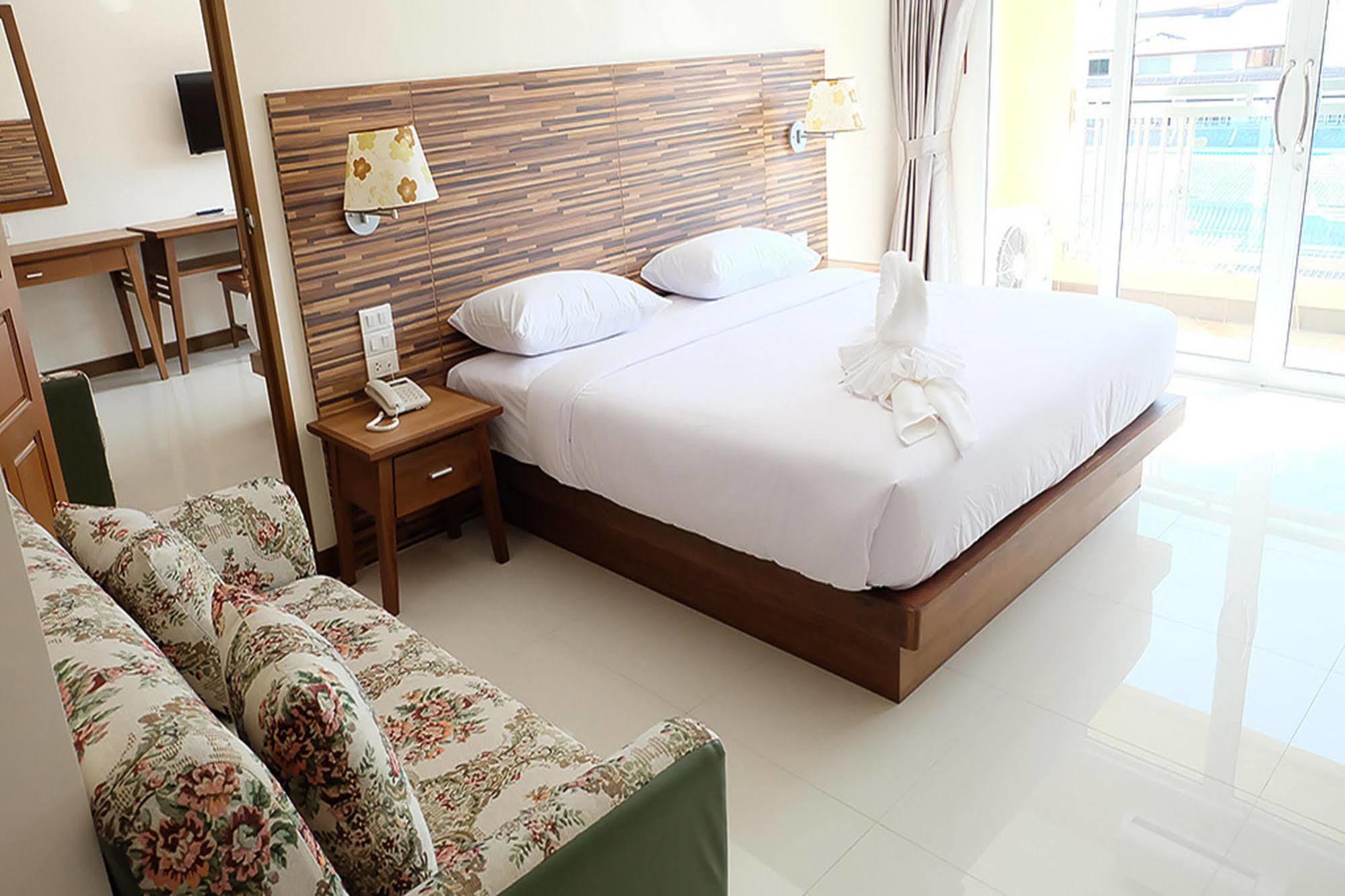 D Hotel Pattaya Extérieur photo