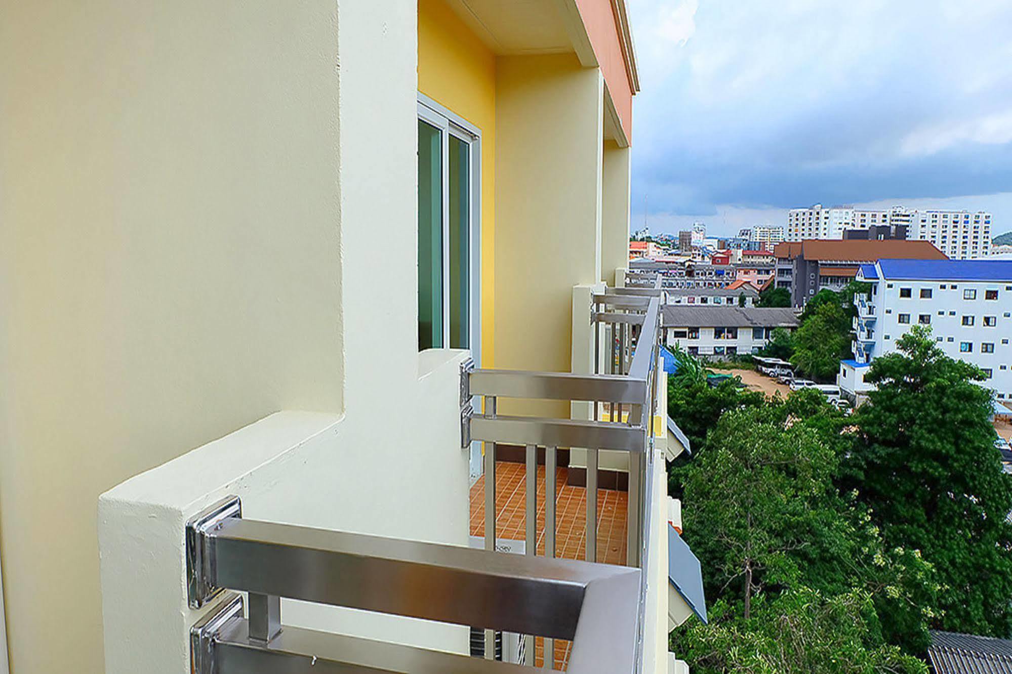 D Hotel Pattaya Extérieur photo